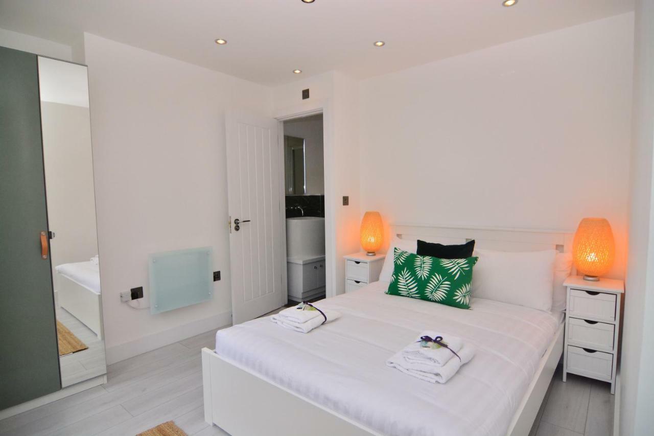 Apartment Wharf - Macarena Apartments London Eksteriør billede
