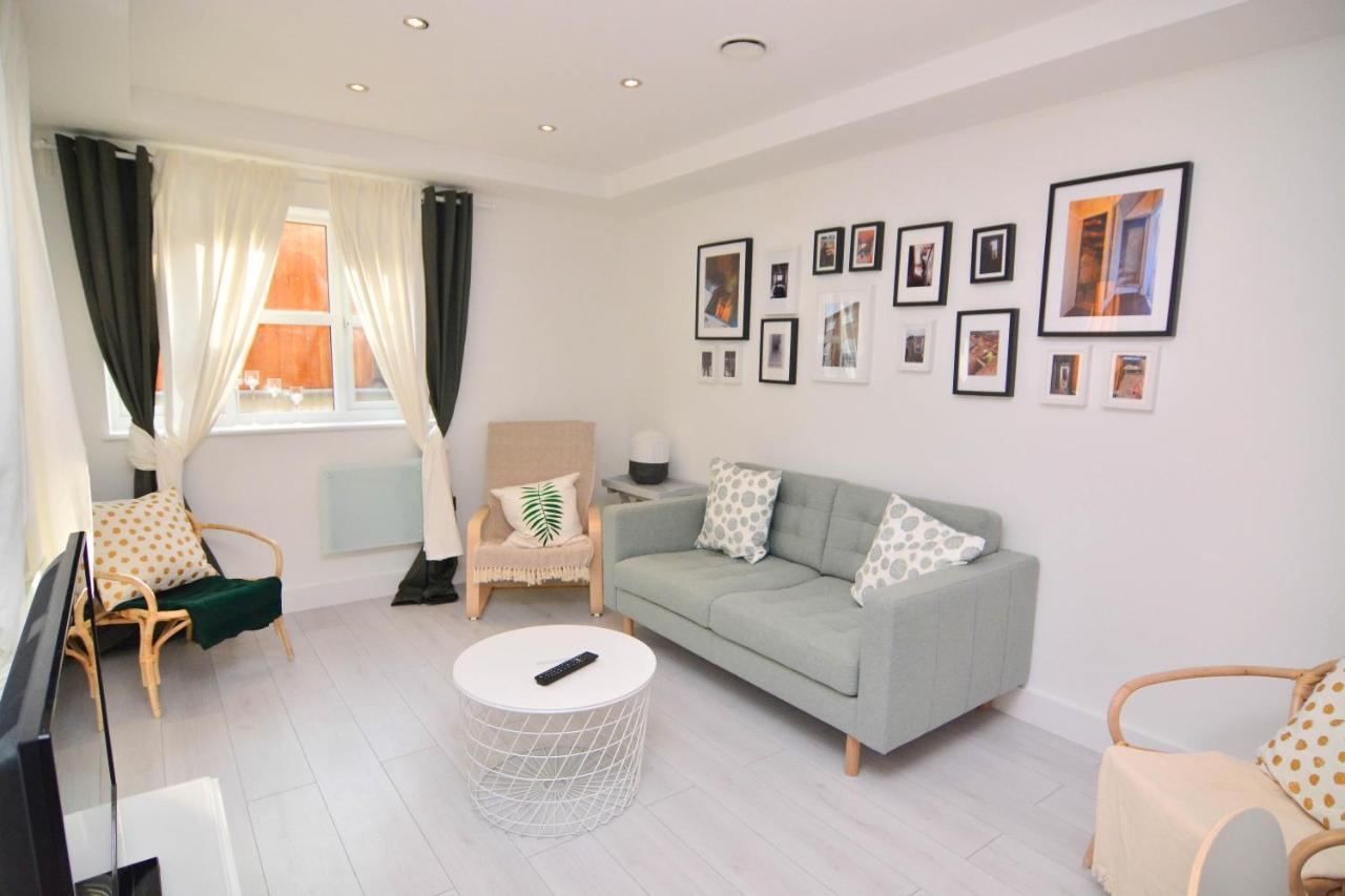 Apartment Wharf - Macarena Apartments London Eksteriør billede