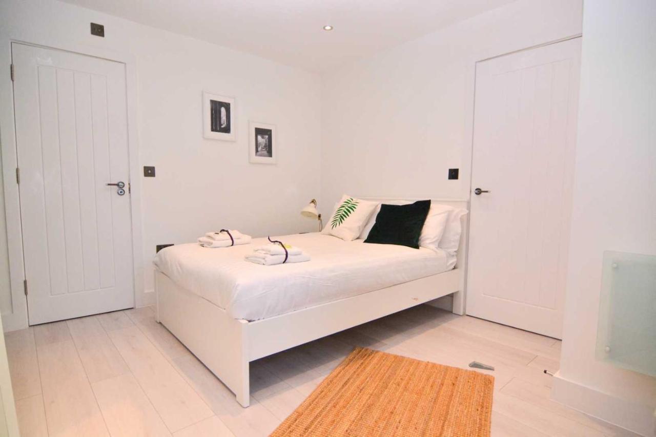 Apartment Wharf - Macarena Apartments London Eksteriør billede